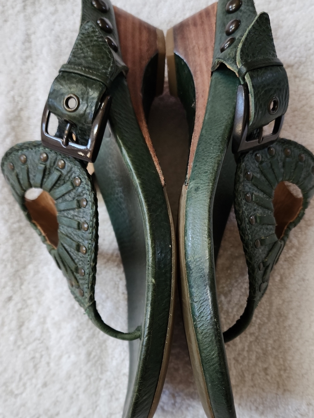 Frye Women’s Green Leather Studded Thong Sandals Size 8 Preowned - Picture 5 of 11